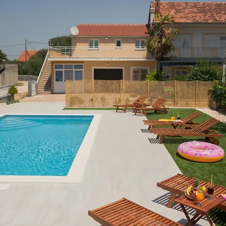 Appartement Brkić, Krka Np With Pool *