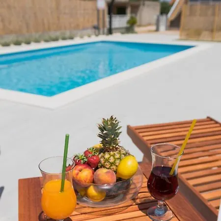 Brkic, Krka Np With Pool *