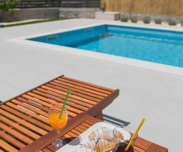 Brkic, Krka Np With Pool * Lozovac