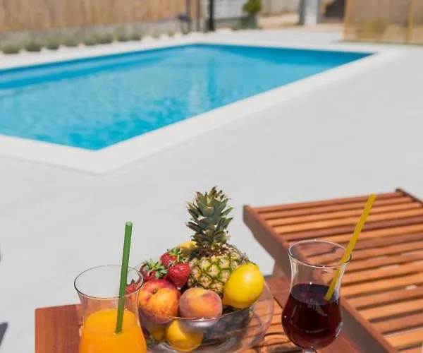 Brkic, Krka Np With Pool *