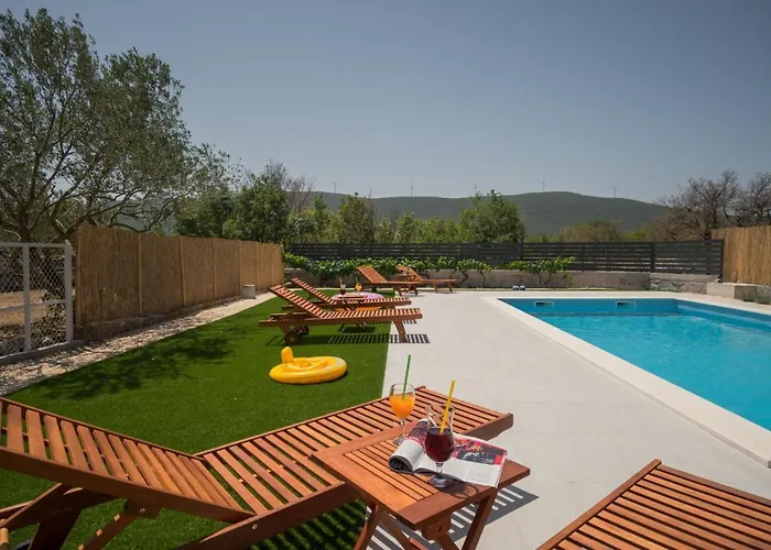 Brkic, Krka Np With Pool * Lozovac