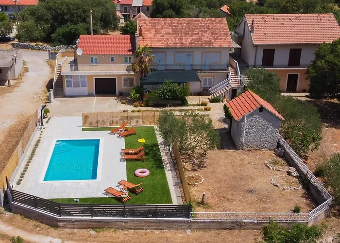 Brkic, Krka Np With Pool *