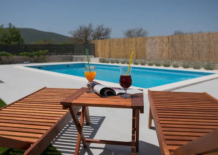 Brkic, Krka Np With Pool Lozovac