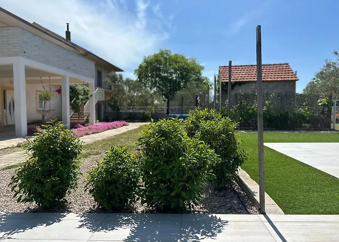 Apartment Brkic, Krka Np With Pool Lozovac