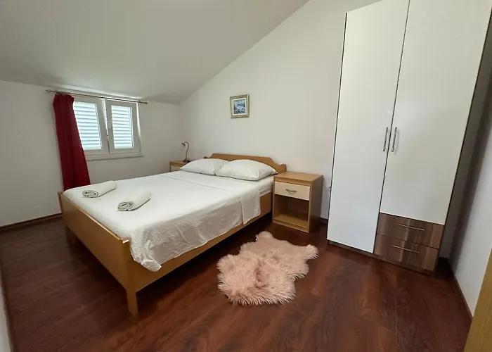 Brkic, Krka Np With Pool Lozovac